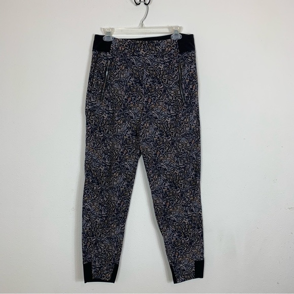 Athleta Trekkie North Tapered Joggers Pants Kinetic Abstract Print Sz 8 - Picture 1 of 7